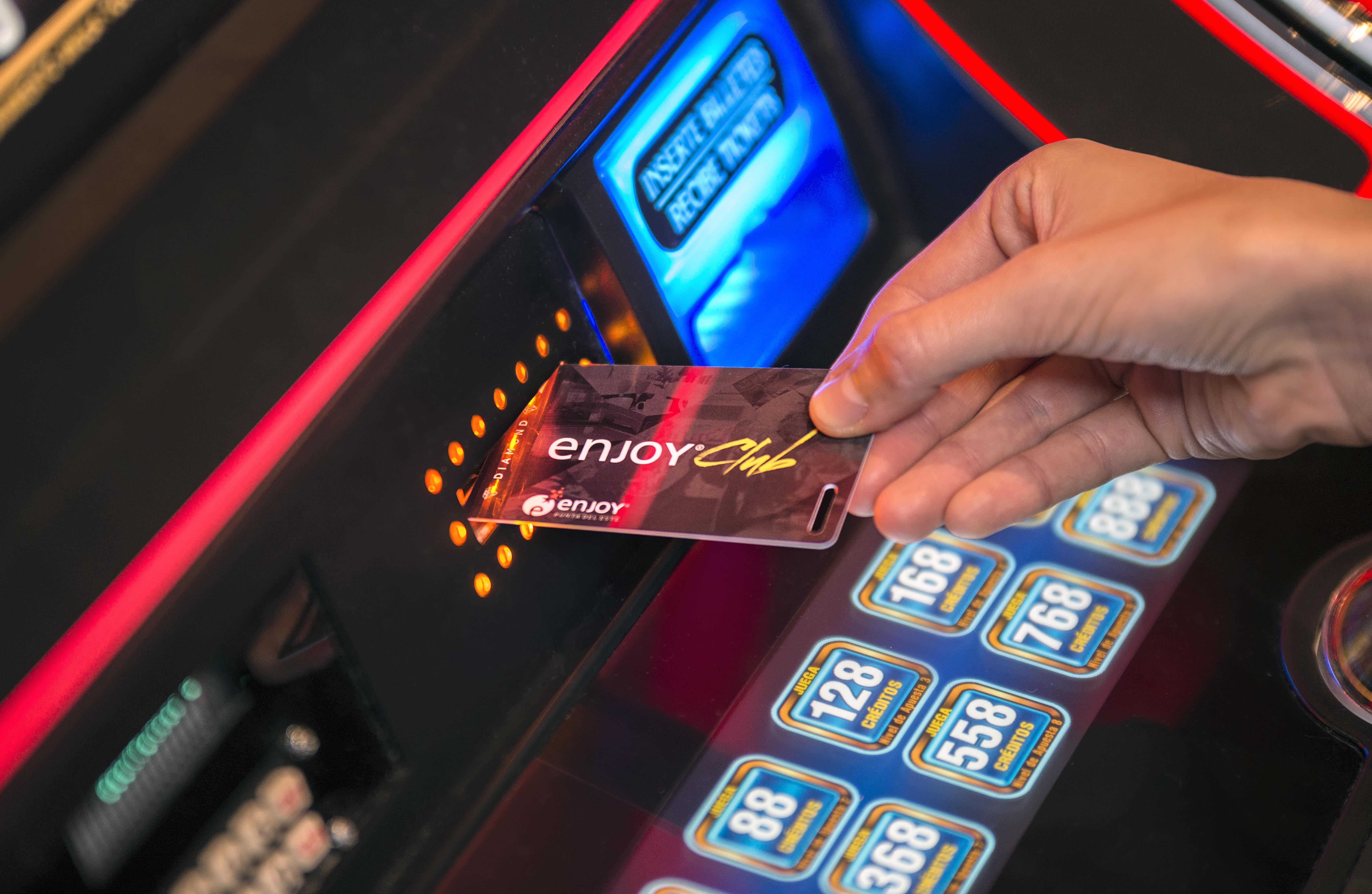 인조이 푼타 델 에스테 호텔 푼타델에스테 외부 사진 A card being inserted into a slot machine