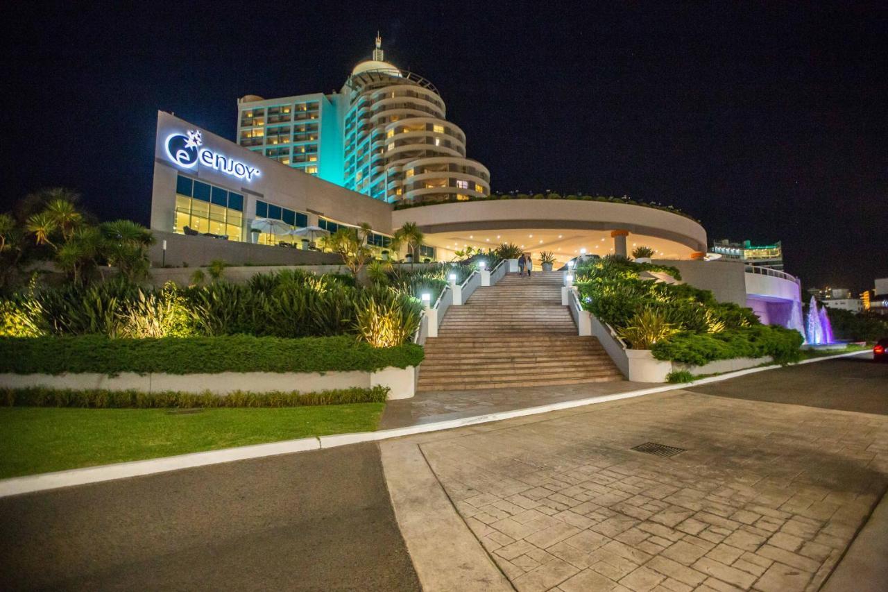 인조이 푼타 델 에스테 호텔 푼타델에스테 외부 사진 The resort at night